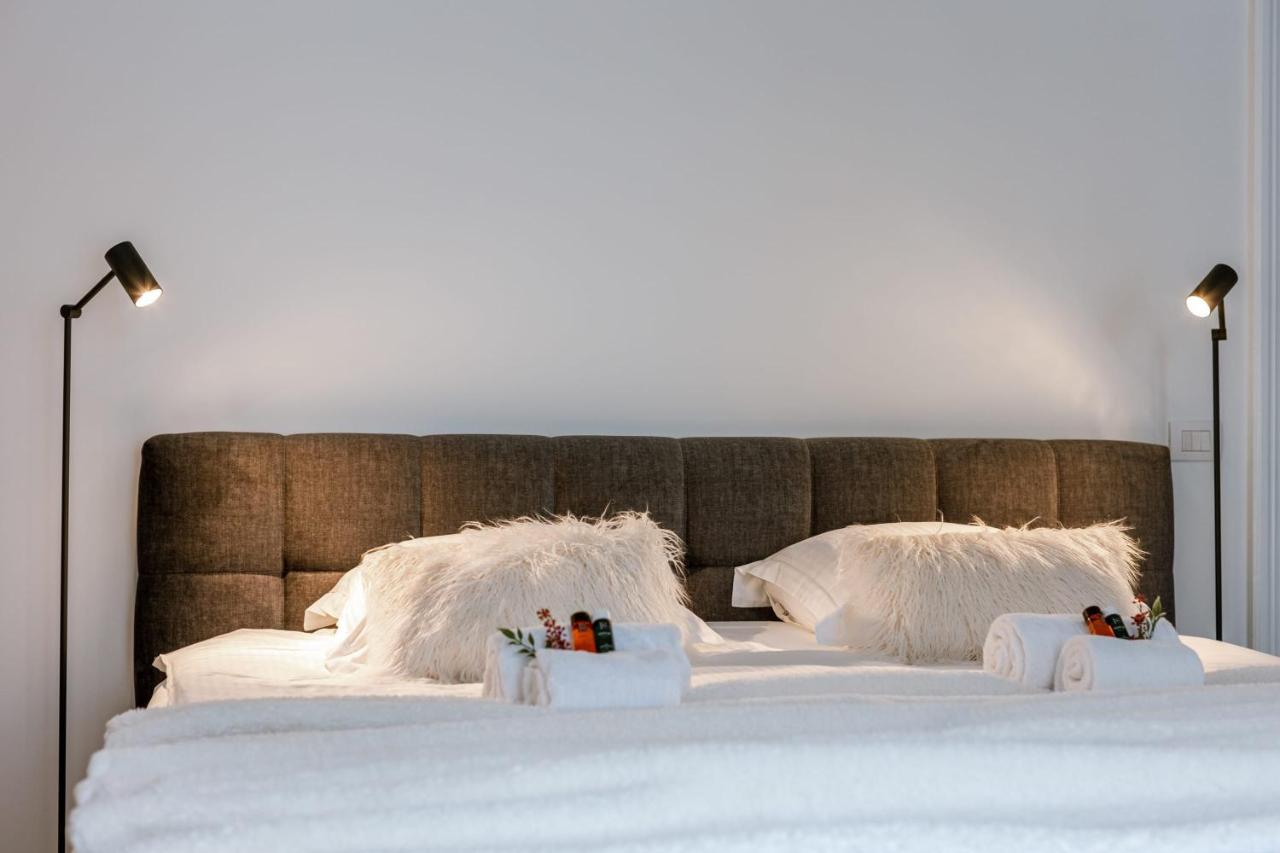 Beautiful Luxurious Mansion With Several Terraces コルト レイク エクステリア 写真