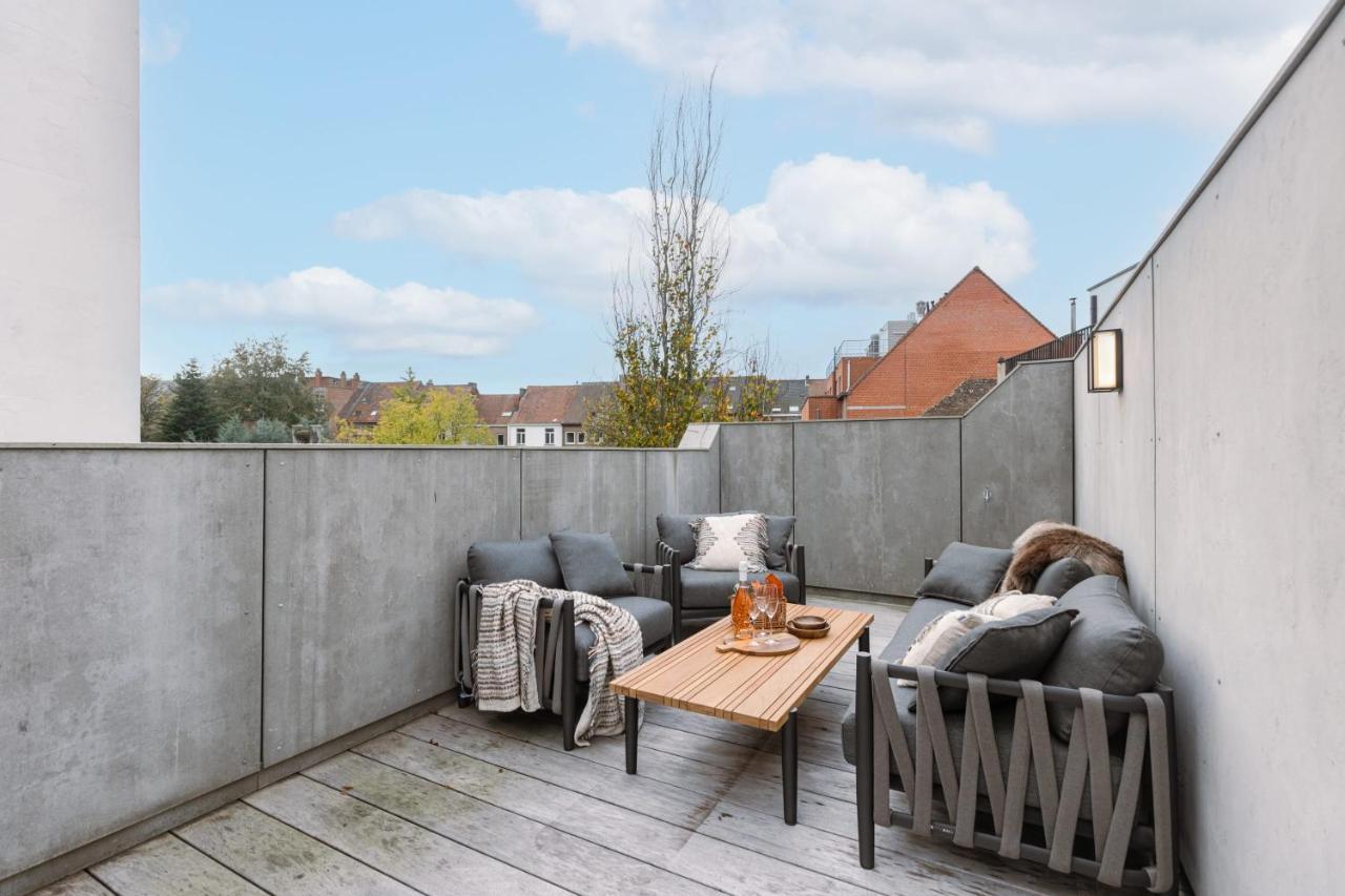 Beautiful Luxurious Mansion With Several Terraces コルト レイク エクステリア 写真