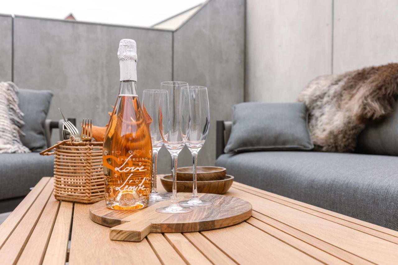 Beautiful Luxurious Mansion With Several Terraces コルト レイク エクステリア 写真