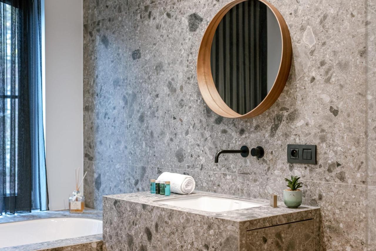 Beautiful Luxurious Mansion With Several Terraces コルト レイク エクステリア 写真
